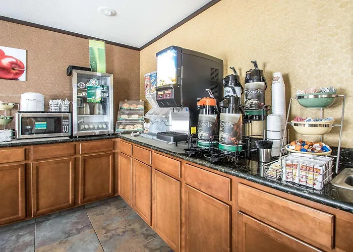 Quality Inn & Suites Decorah